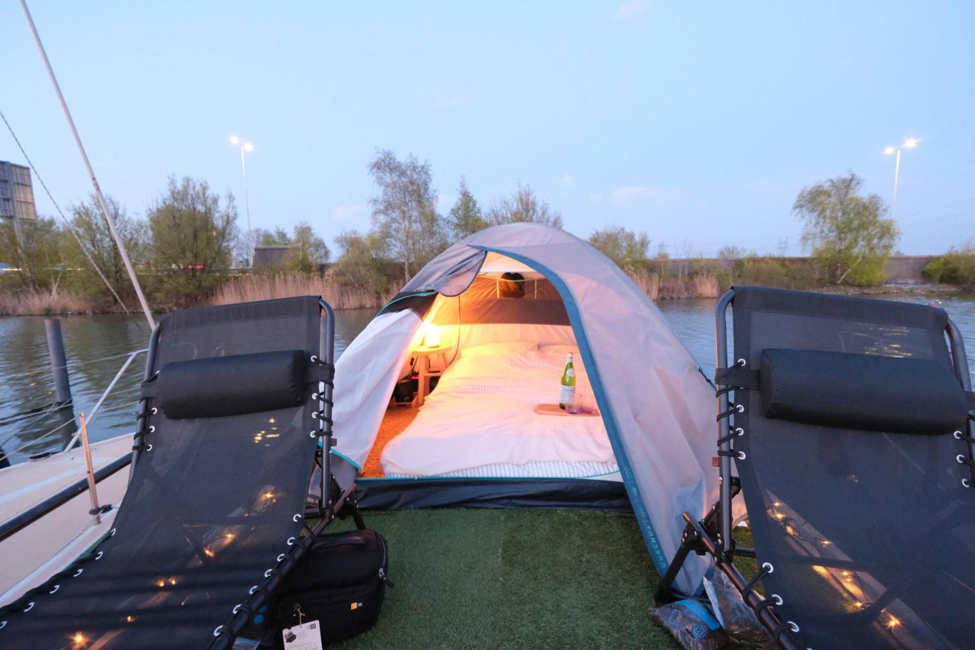 It's A Tent - On A Boat! * Ámsterdam