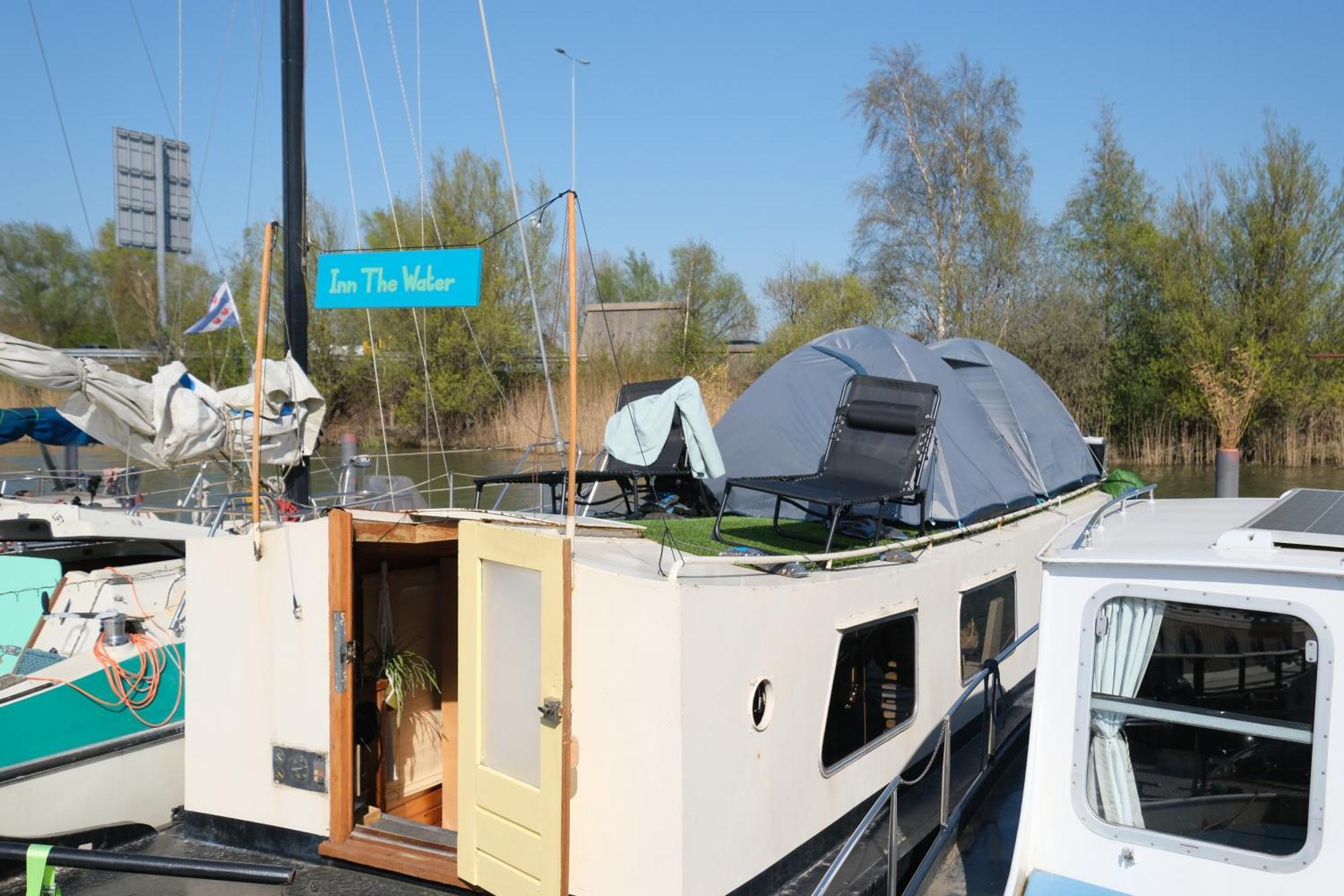 It's A Tent - On A Boat! Campo de lujo